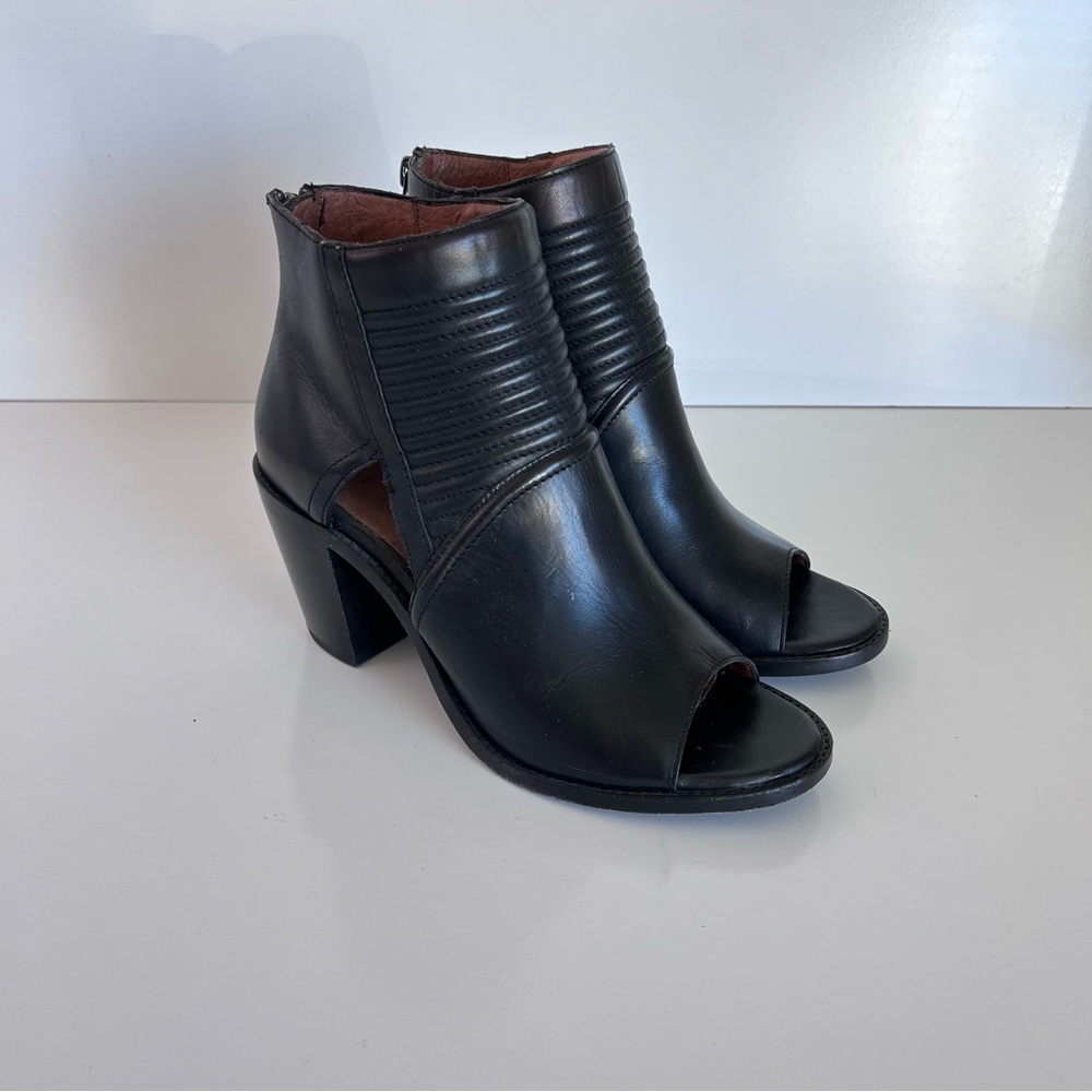 Frye Women's Bailey Quilted Peep Toe Bootie Black Leather